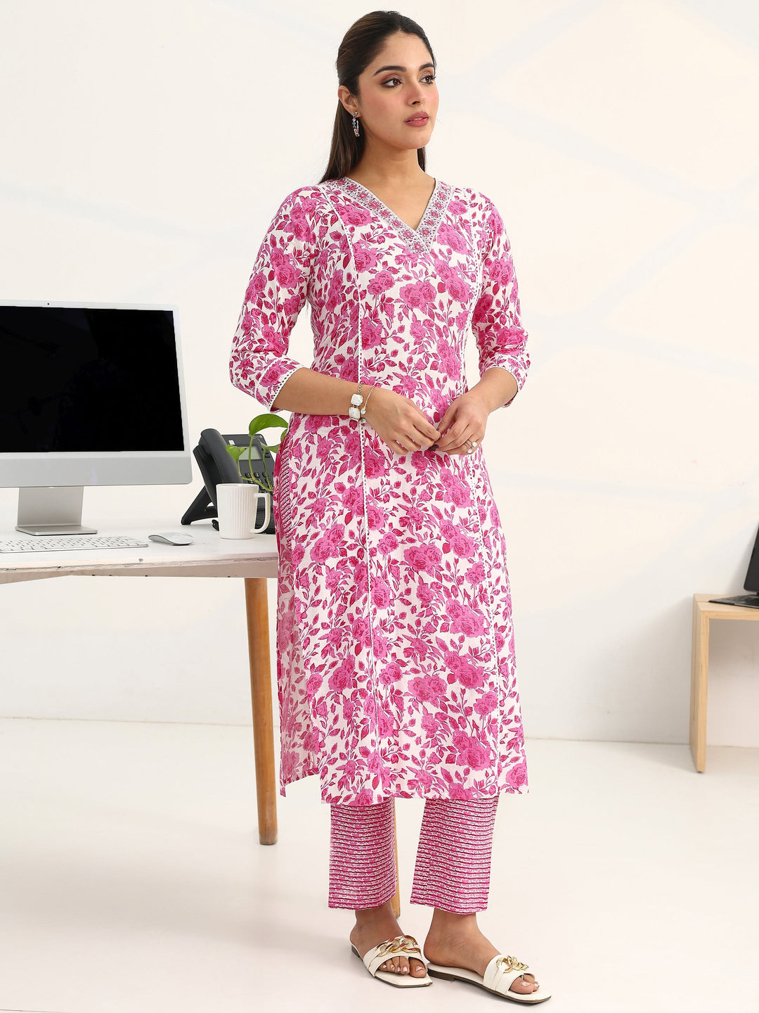  Pink Floral Printed Cotton Blend Straight Suit Set With Dupatta 