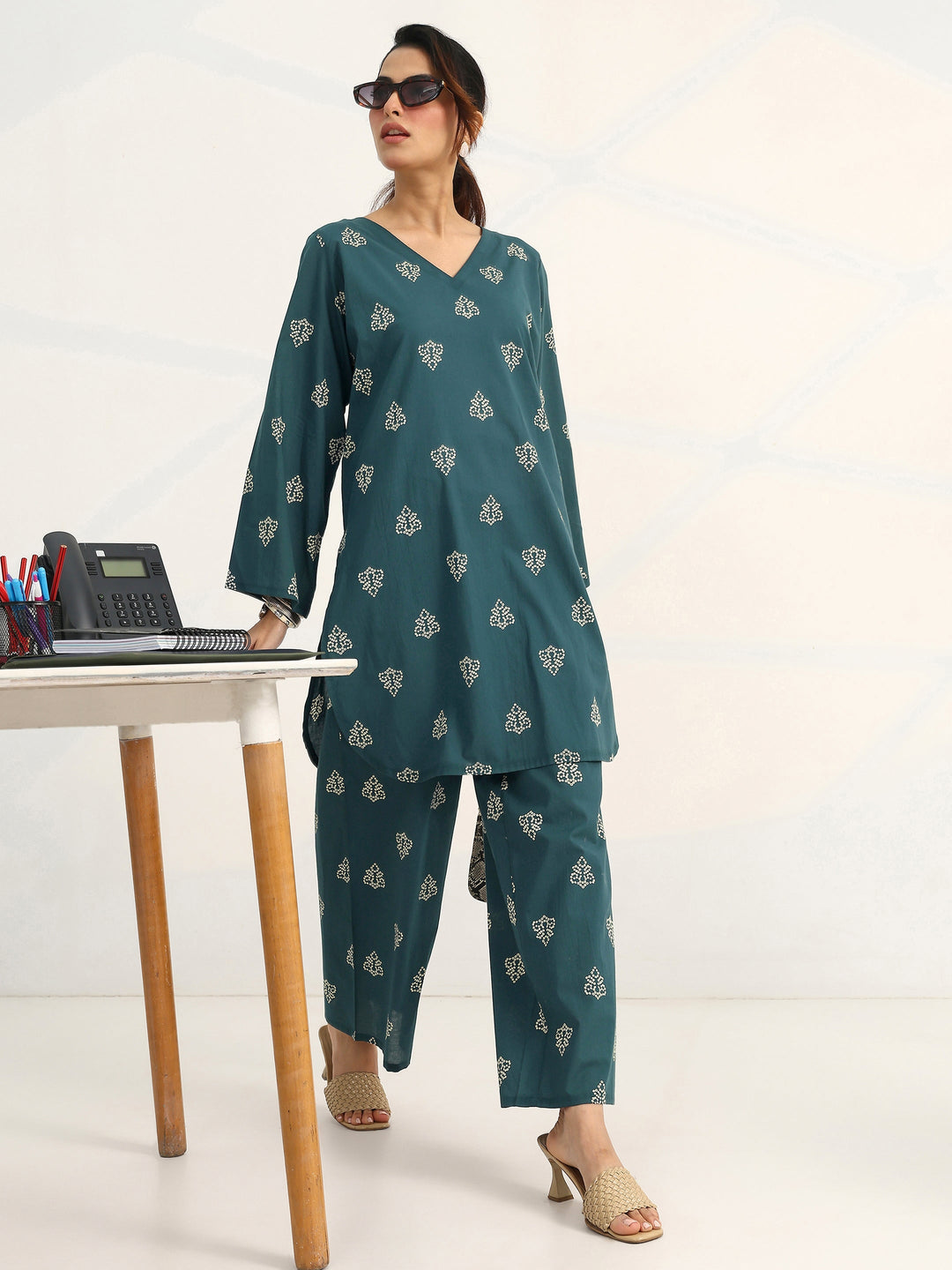  Blue Bandhani Printed Cotton Blend Straight Kurta Set 