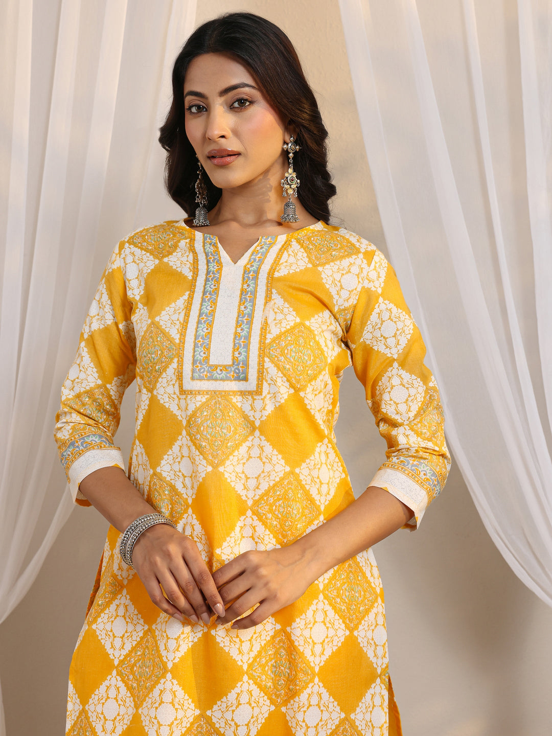  Yellow Geometric Printed Cotton Blend Straight Suit Set With Dupatta 