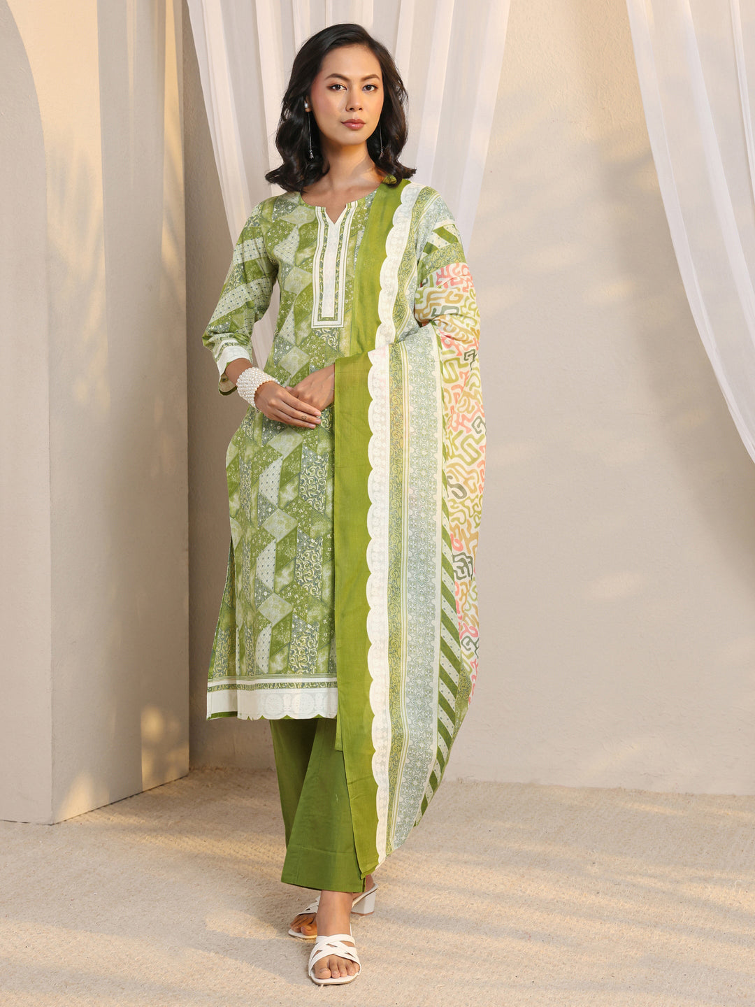  Green Geometric Printed Cotton Blend Straight Suit Set With Dupatta 