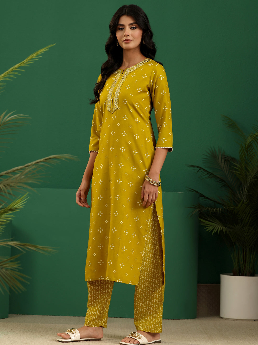  Gerua Green Bandhani Cotton Blend Straight Suit Set 