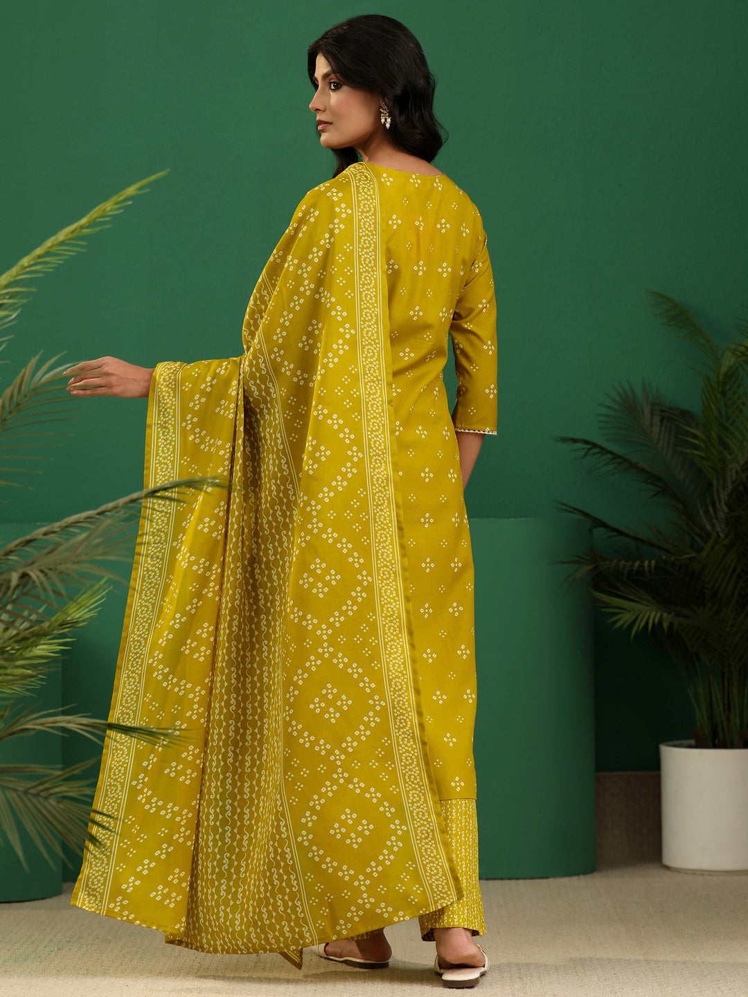  Gerua Green Bandhani Cotton Blend Straight Suit Set 