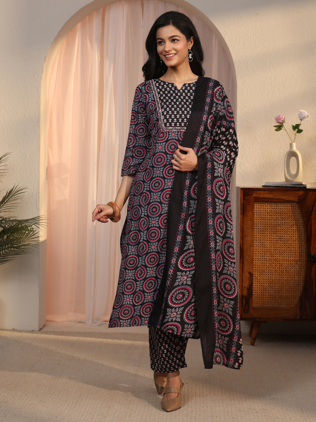  Gerua Black Ethnic Printed Straight Suit Set 