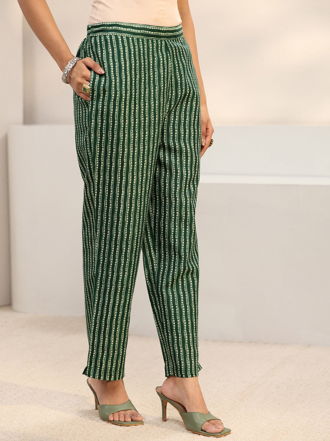  Green Floral Printed Cotton Blend Straight Suit Set With Dupatta 