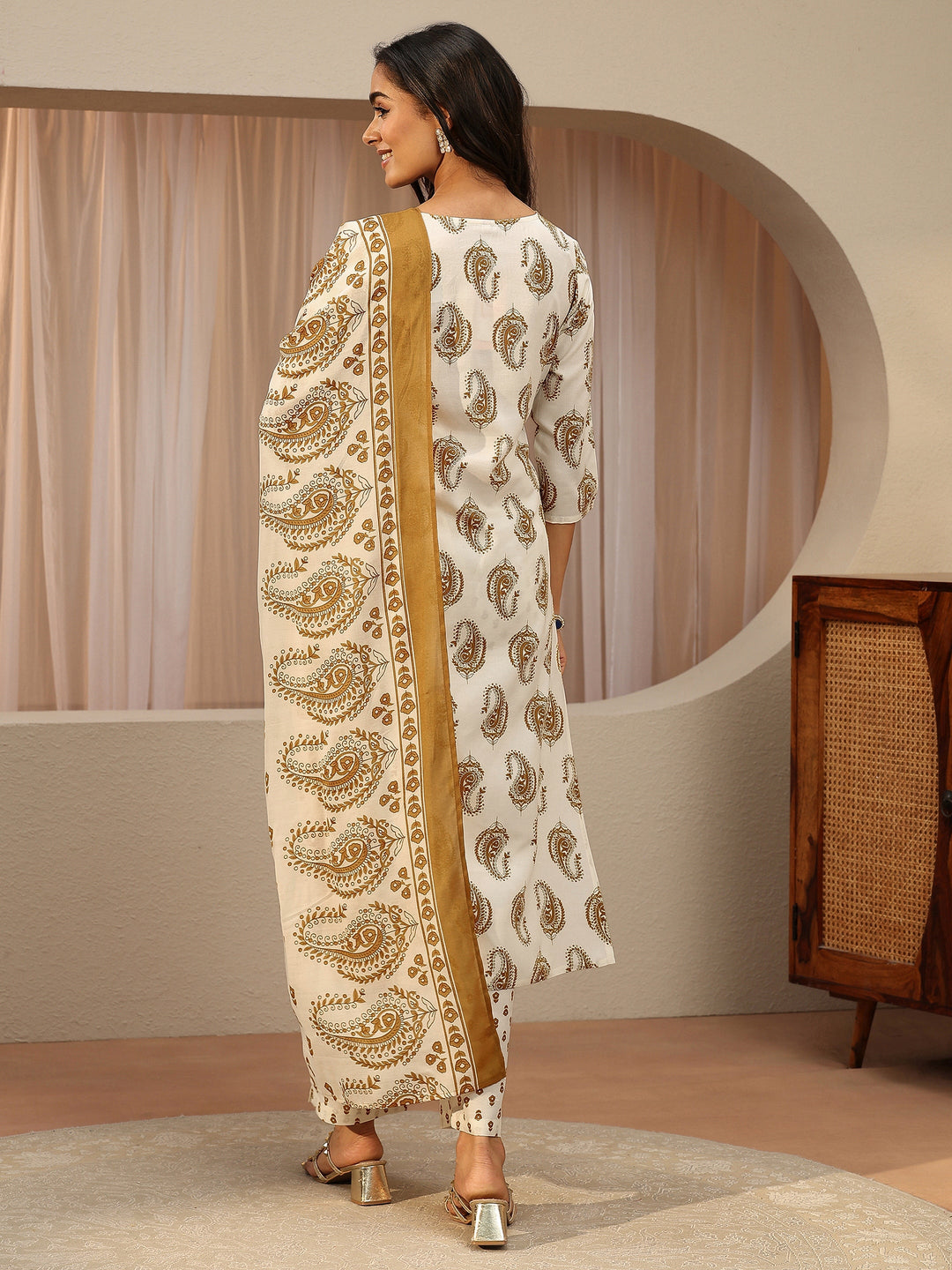  Off White Paisley Printed Cotton Blend Straight Suit Set 