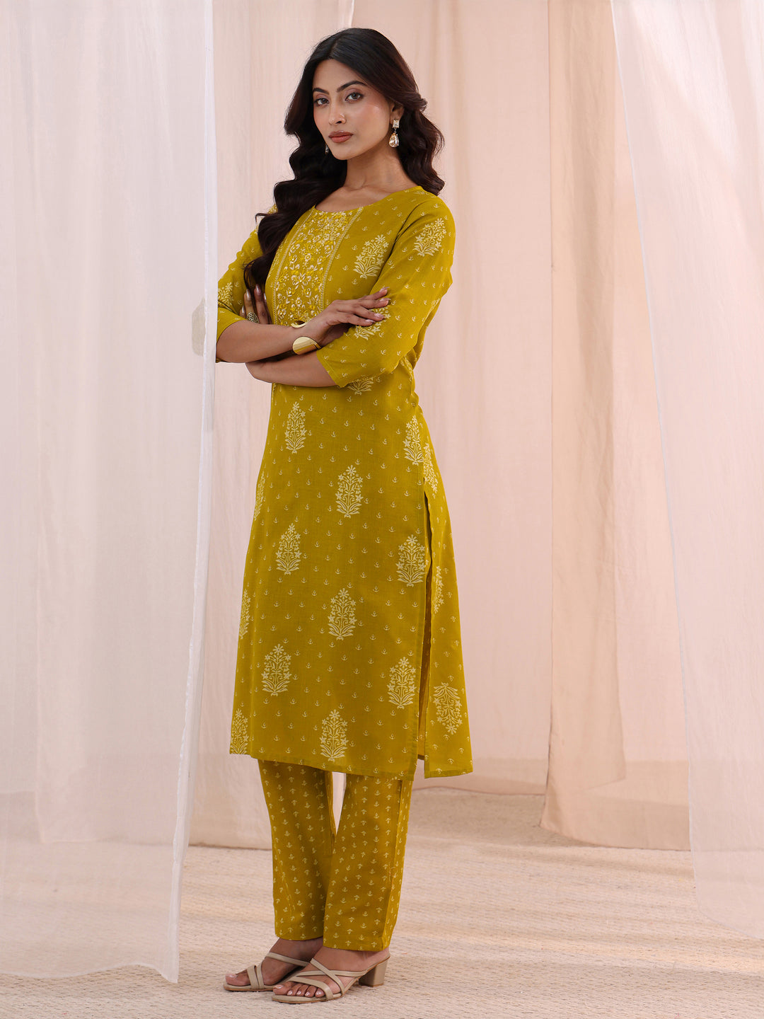  Green Yoke Design Cotton Straight Suit Set 