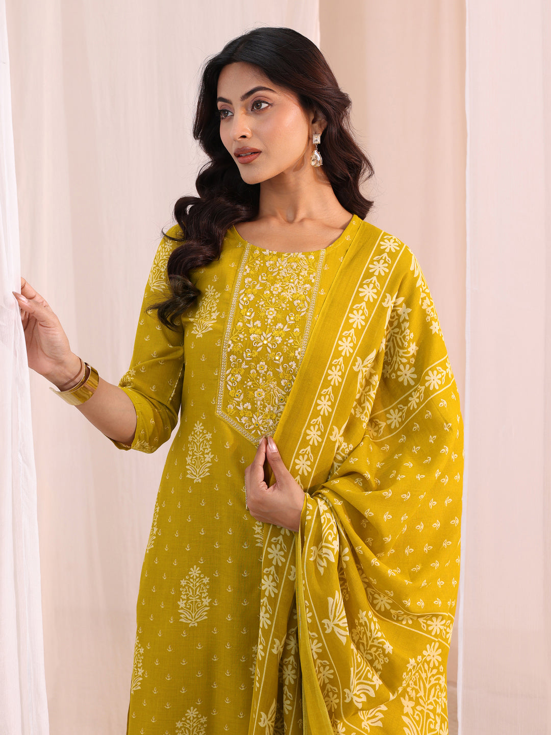  Green Yoke Design Cotton Straight Suit Set 
