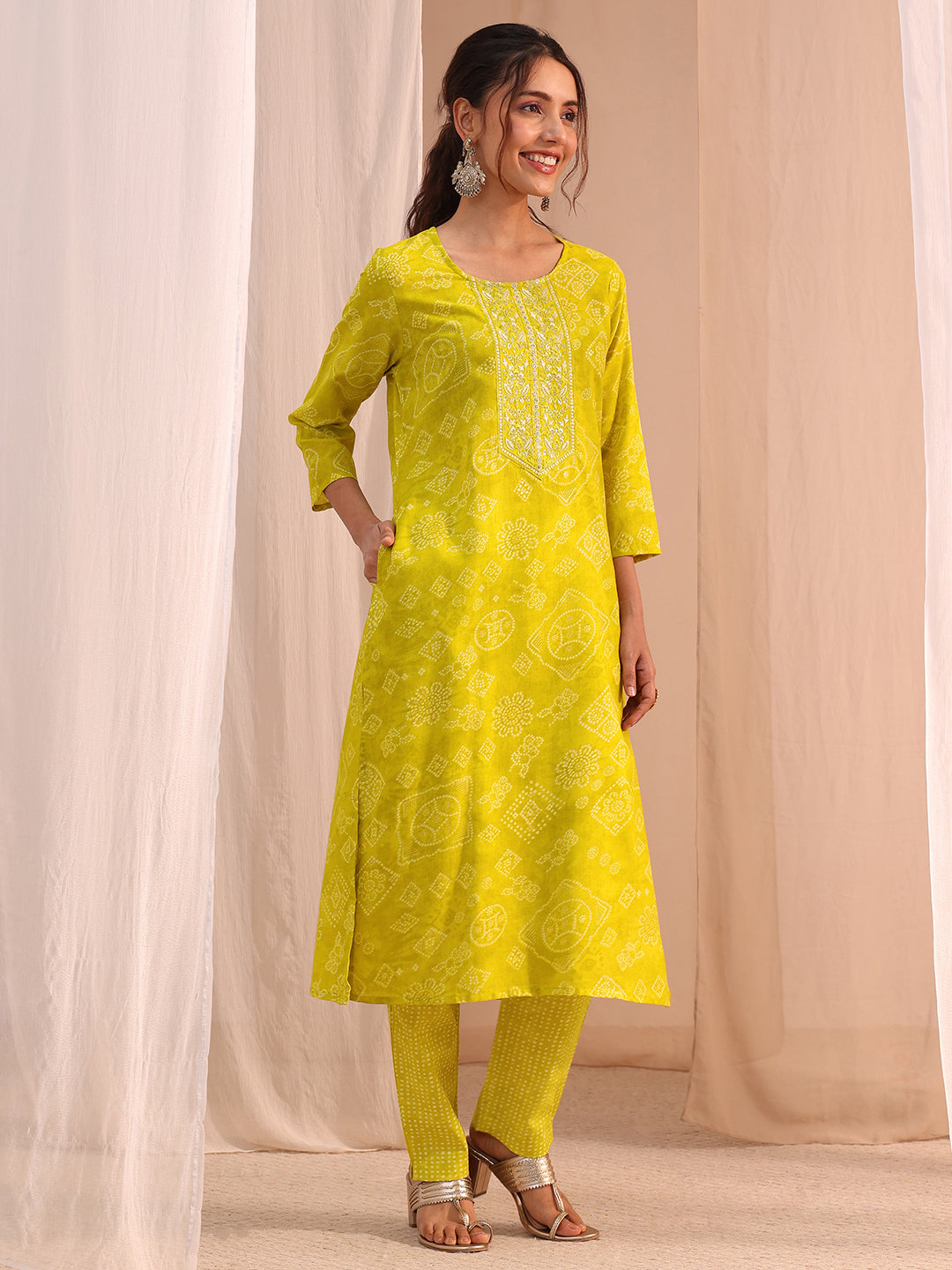  Green Bandhani Printed Cotton Blend Straight Suit Set 