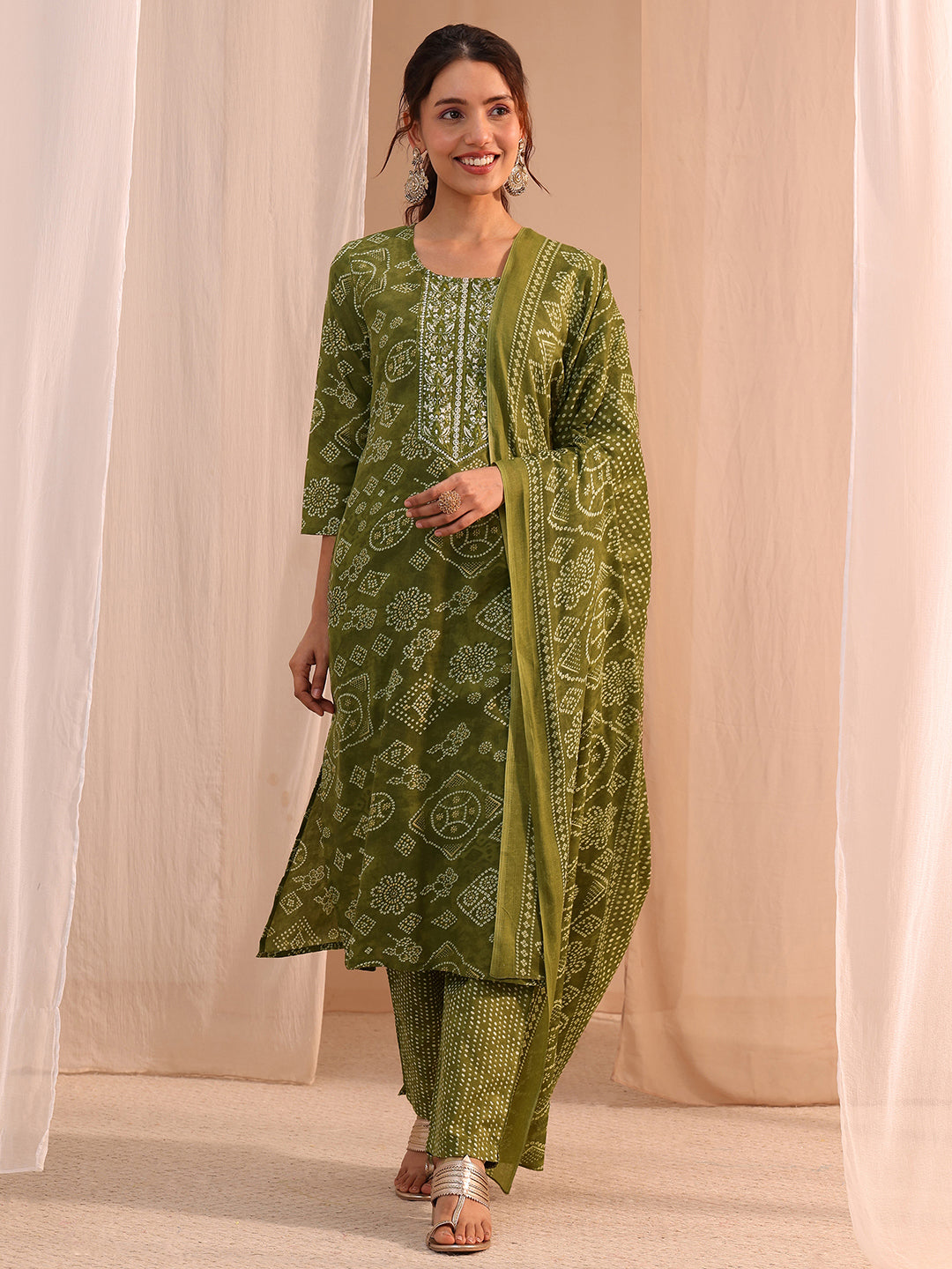 Green Bandhani Printed Cotton Blend Straight Suit Set 