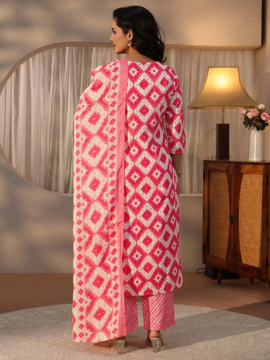  Gerua Pink Geometric Printed Straight Suit Set 
