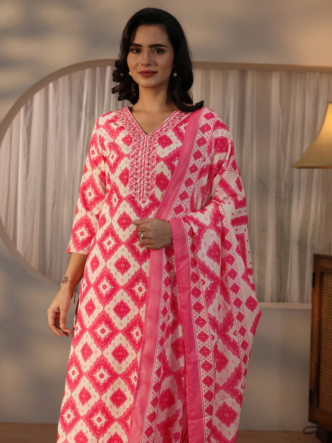  Gerua Pink Geometric Printed Straight Suit Set 