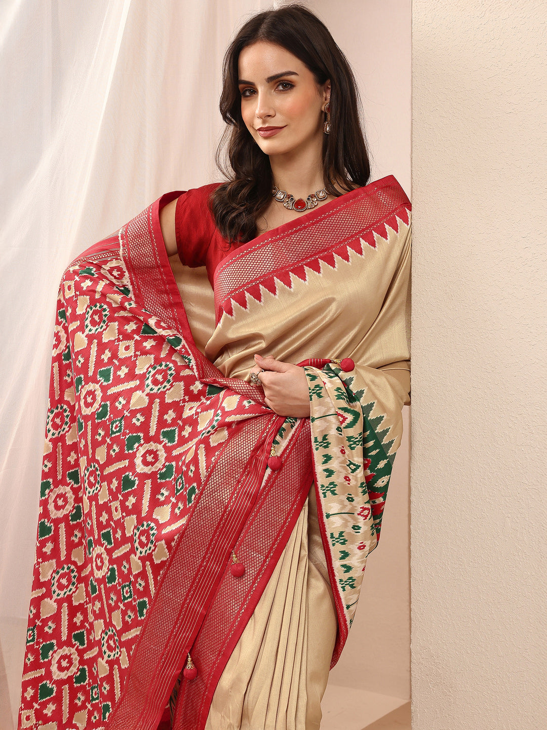 Gold Printed Silk Blend Sarees With Unstitched Blouse Piece