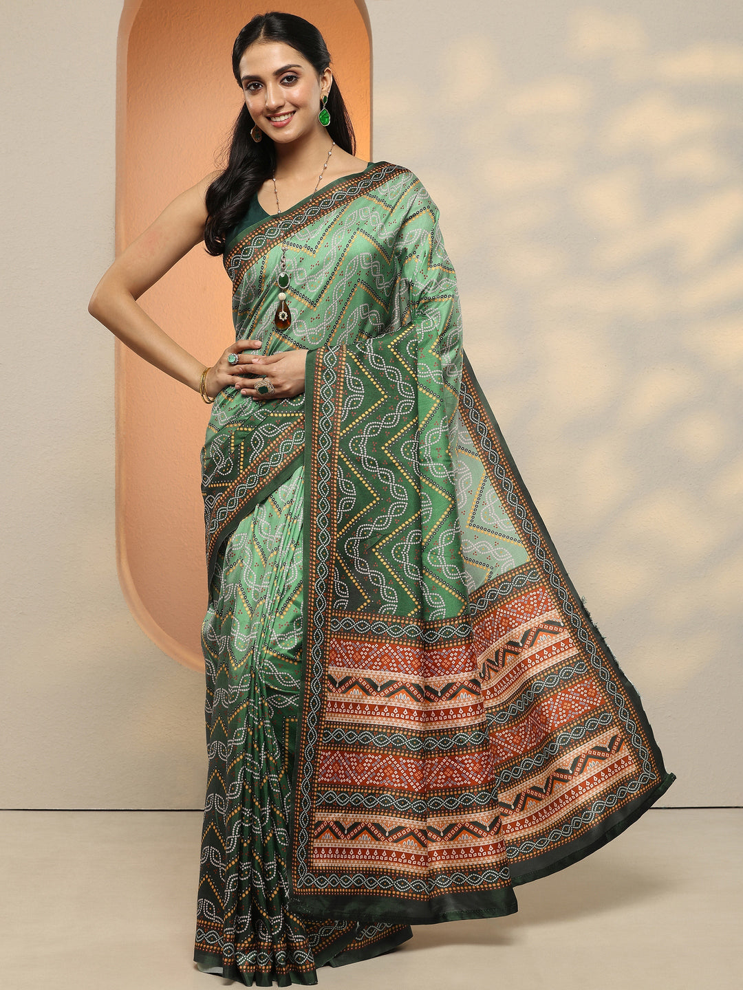 Green Bandhani Printed Silk Blend Saree With Unstitched Blouse Piece