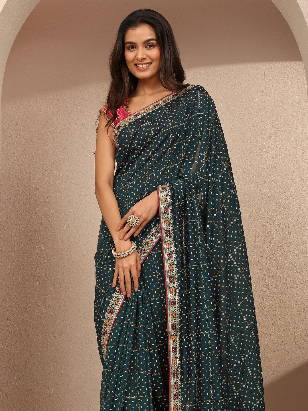 Green Bandhani Printed Silk Blend Saree With Unstitched Blouse Piece