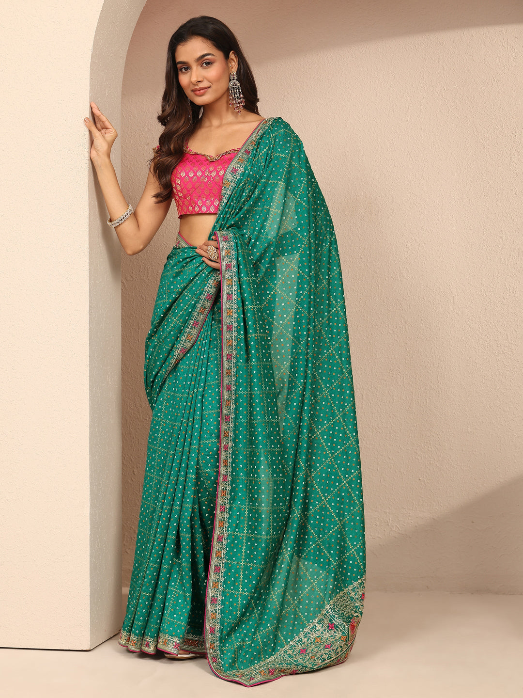 Green Bandhani Printed Silk Blend Saree With Unstitched Blouse Piece