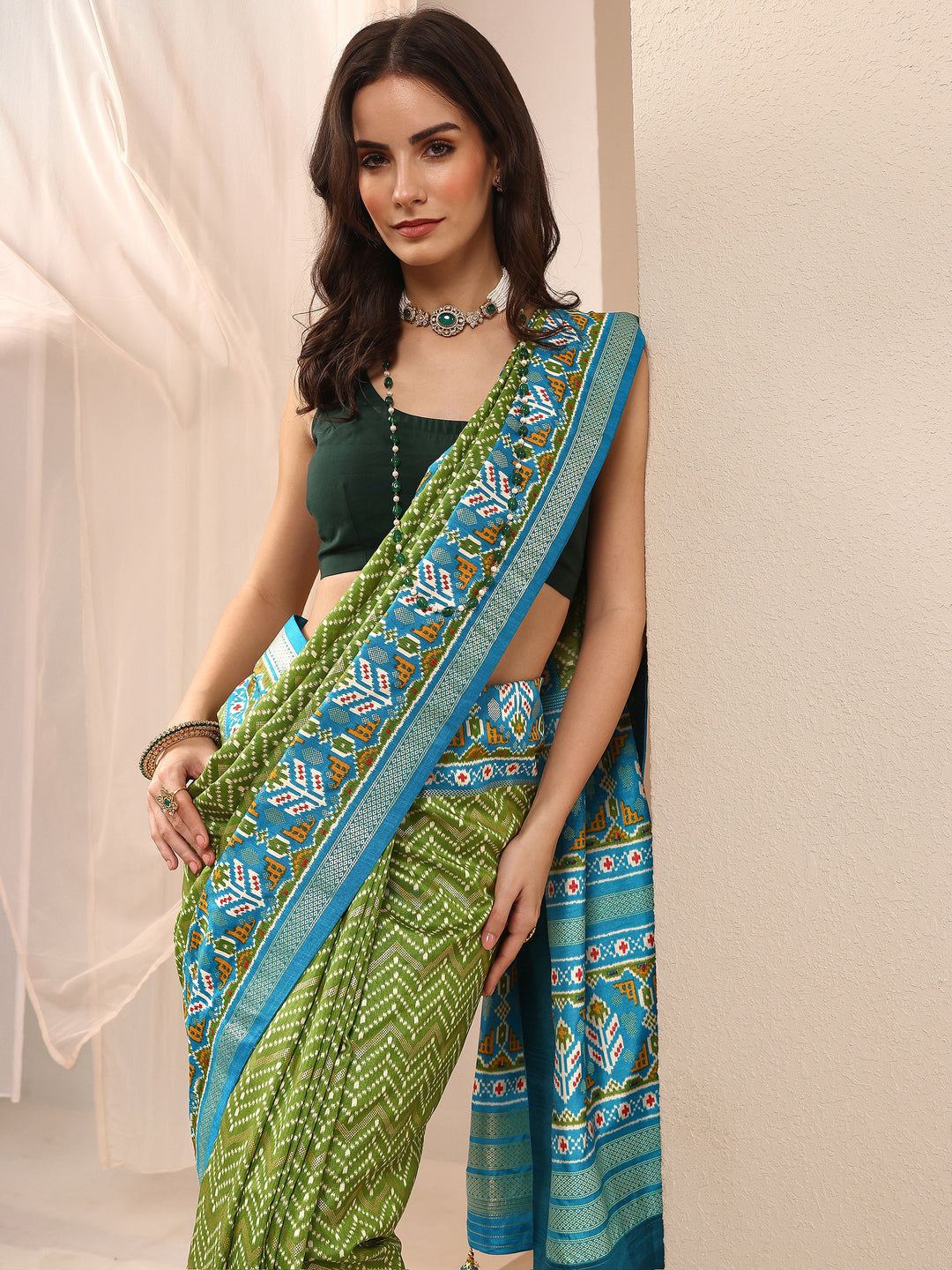 Green Chevron Printed Sarees With Unstitched Blouse Piece
