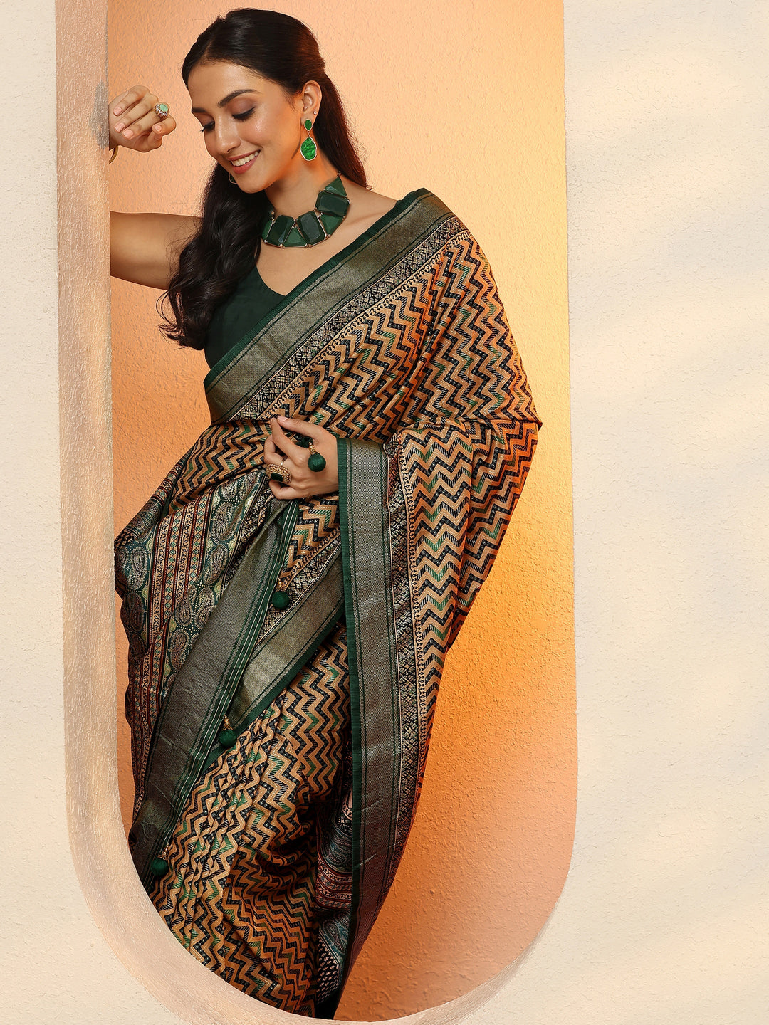 Green Chevron Printed Silk Blend Saree With Unstitched Blouse Piece