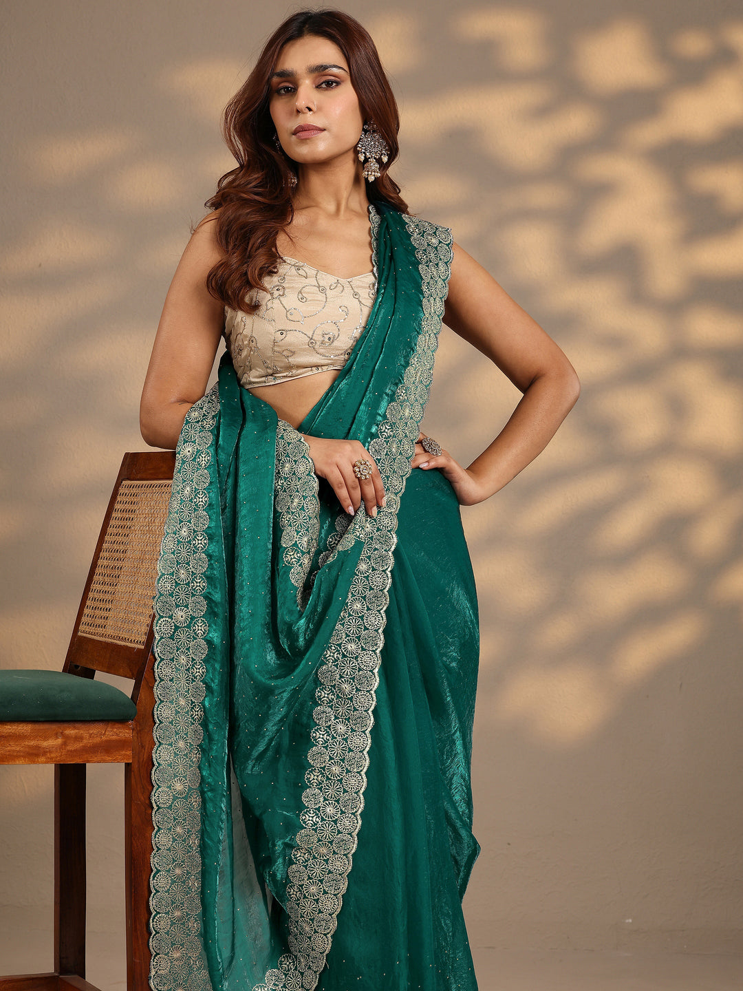 Green Embellished Silk Blend Saree With Unstitched Blouse Piece