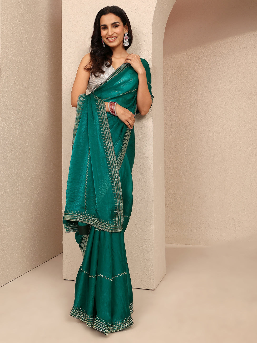 Green Embellished Silk Blend Saree With Unstitched Blouse Piece