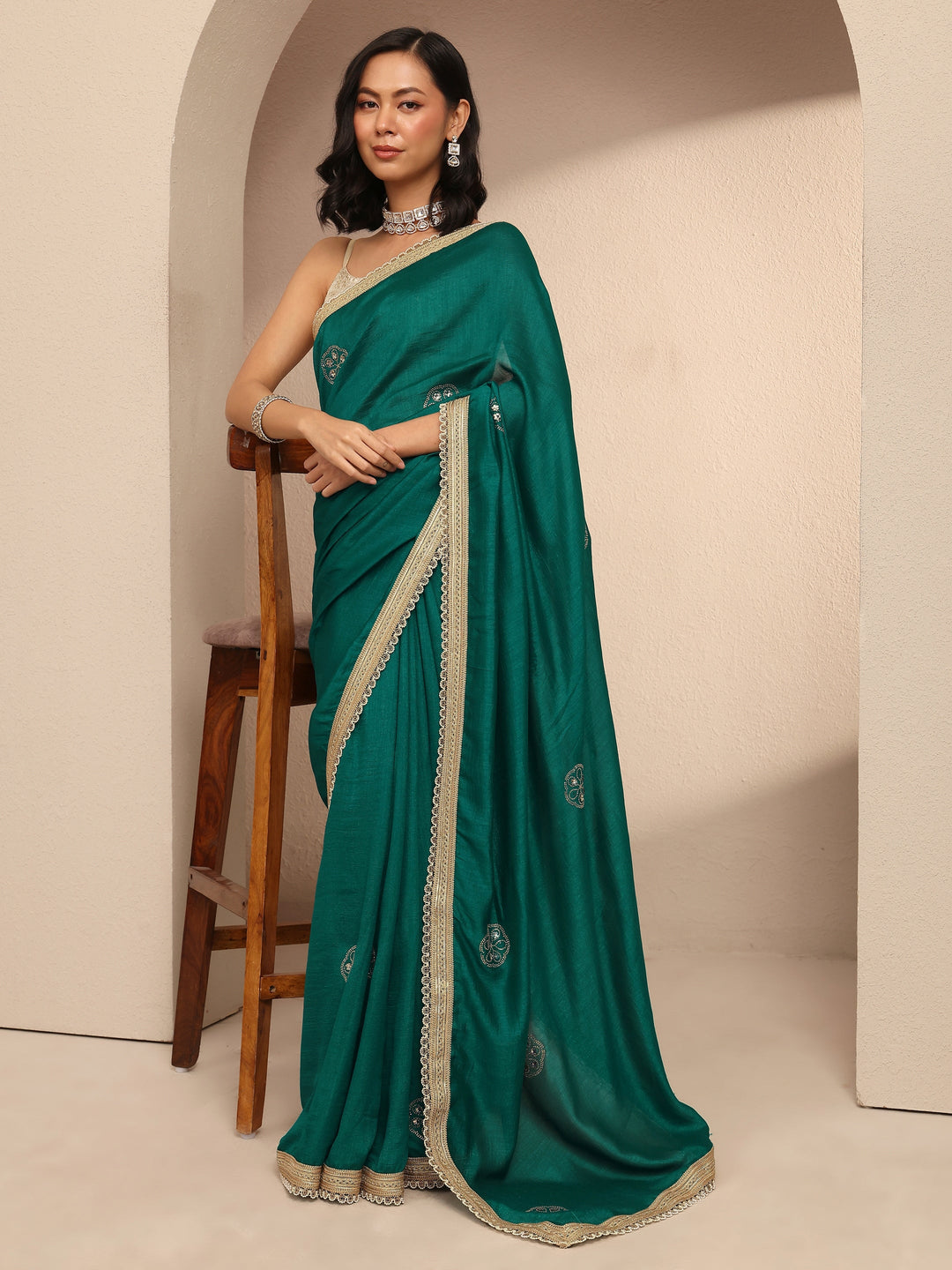 Green Embellished Silk Blend Saree With Unstitched Blouse Piece