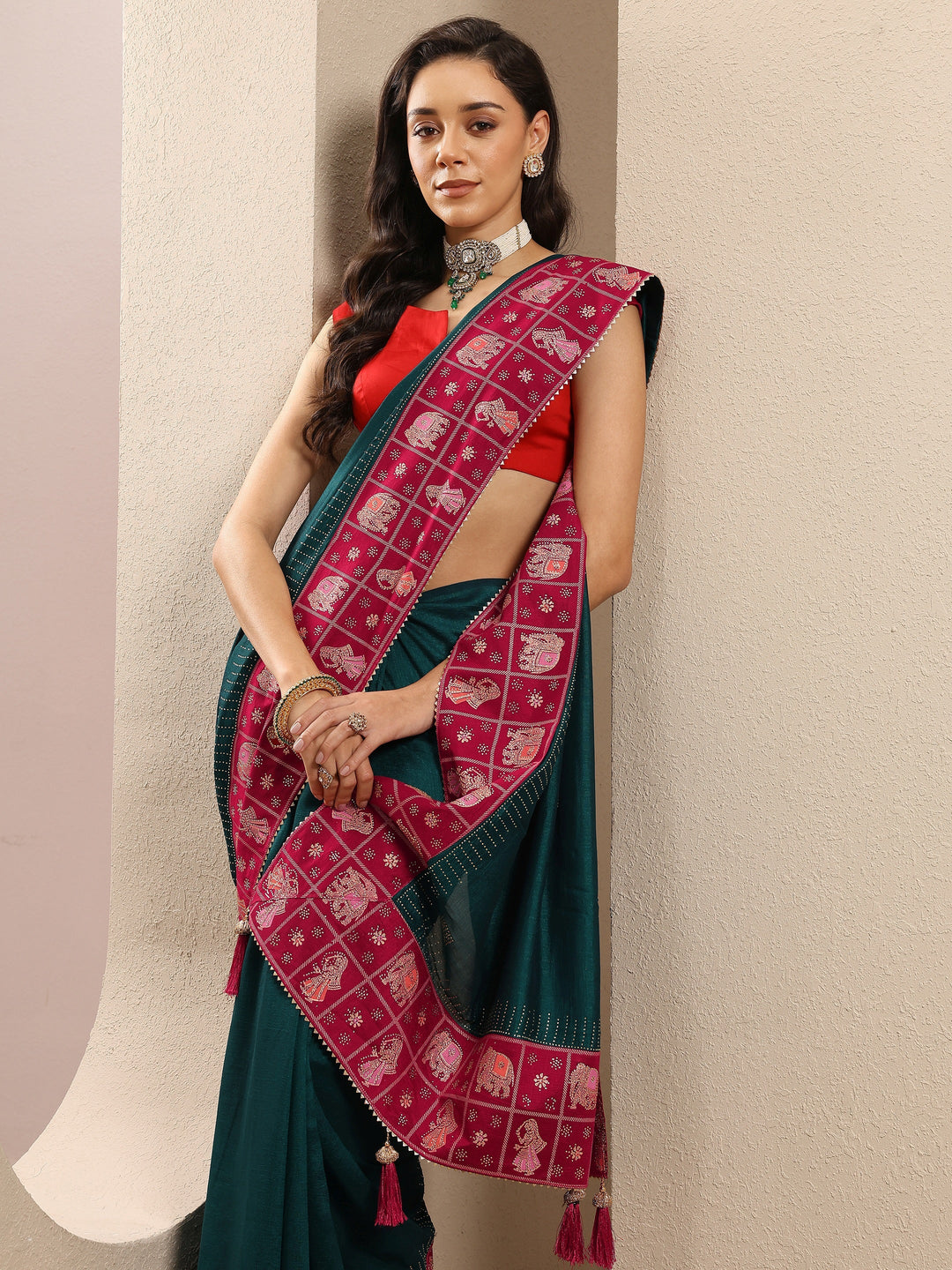 Green Embellished Silk Blend Saree With Unstitched Blouse Piece