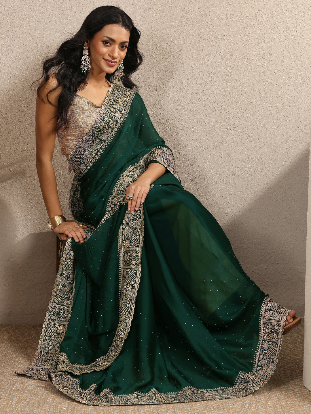Green Embellished Silk Blend Saree With Unstitched Blouse Piece