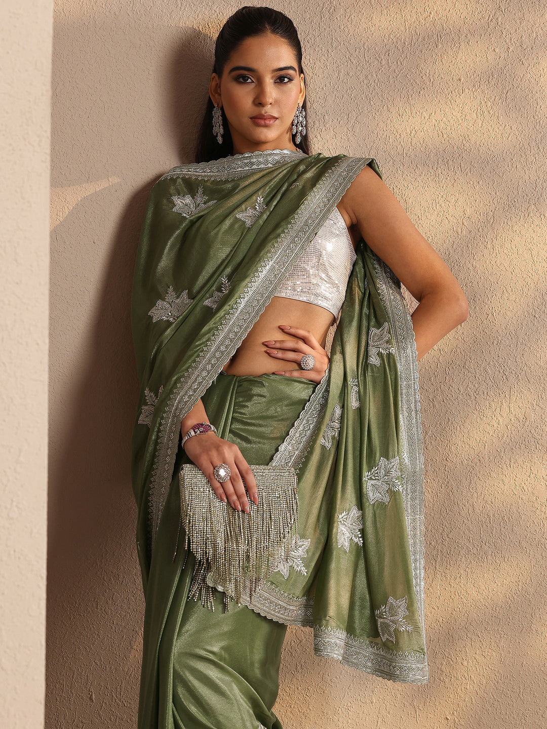 Green Embellished Silk Blend Saree With Unstitched Blouse Piece