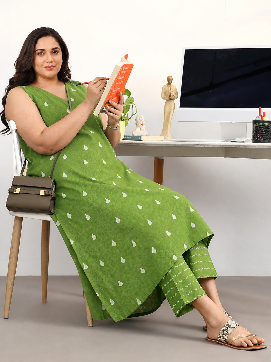 libas Plus Size Green Floral Woven Design Cotton Blend A-Line Kurta Set-picture-20