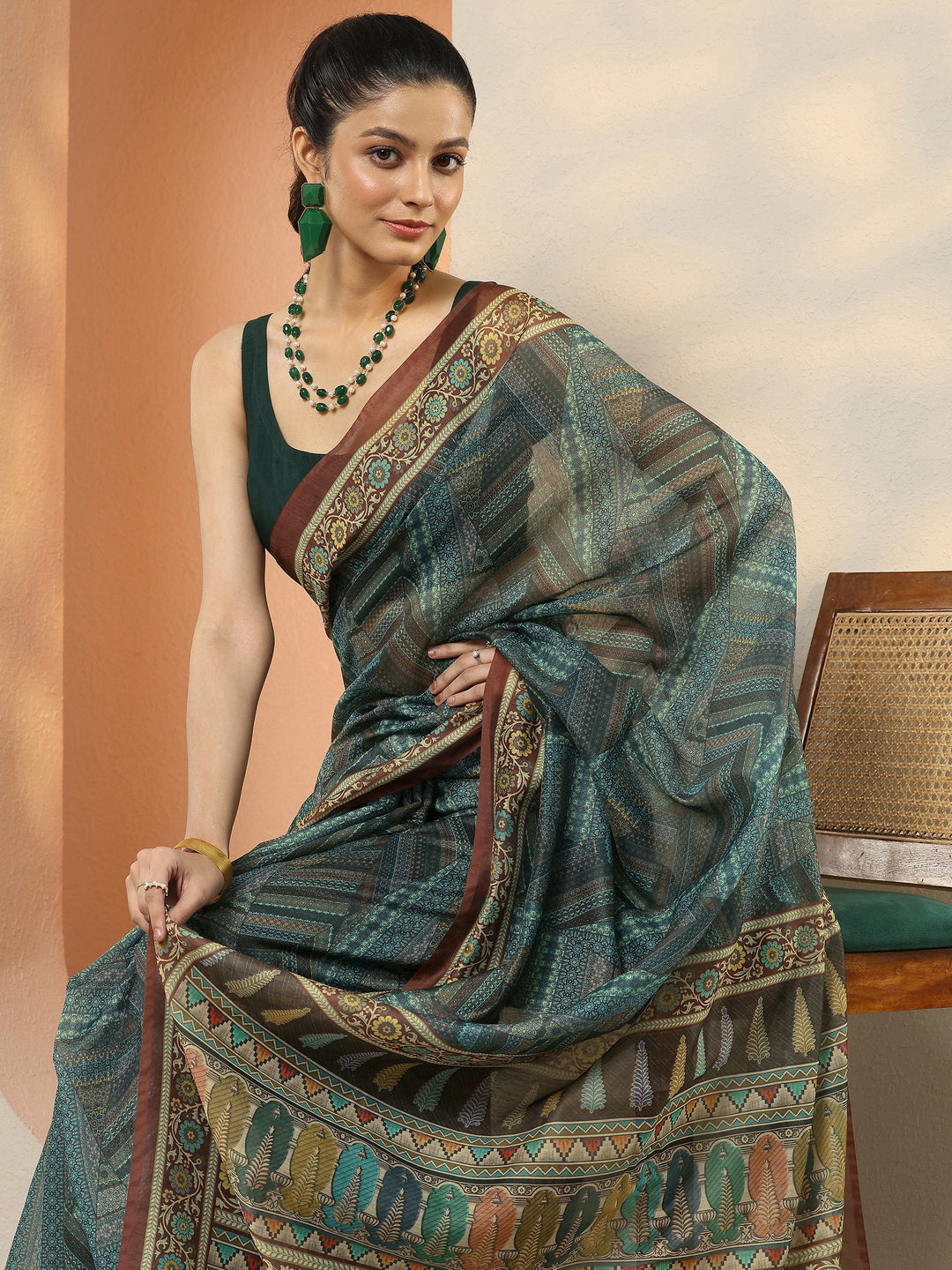 Green Geometric Printed Silk Blend Saree With Unstitched Blouse Piece