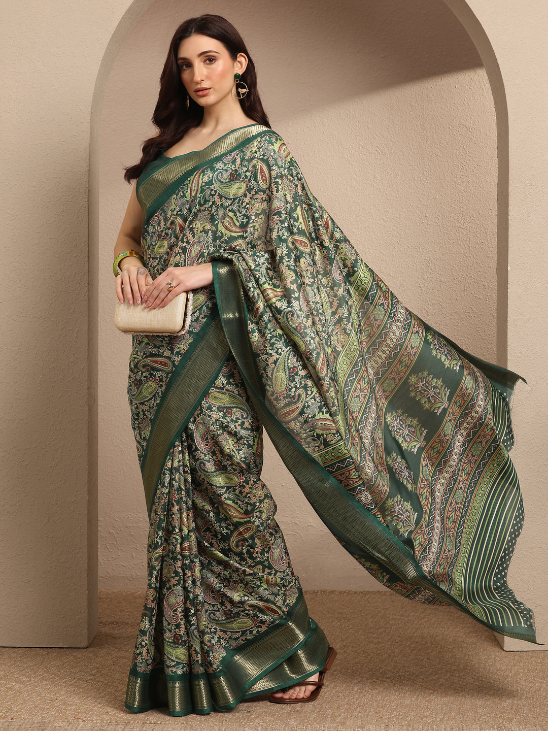 Green Paisley Printed Silk Blend Saree With Unstitched Blouse Piece
