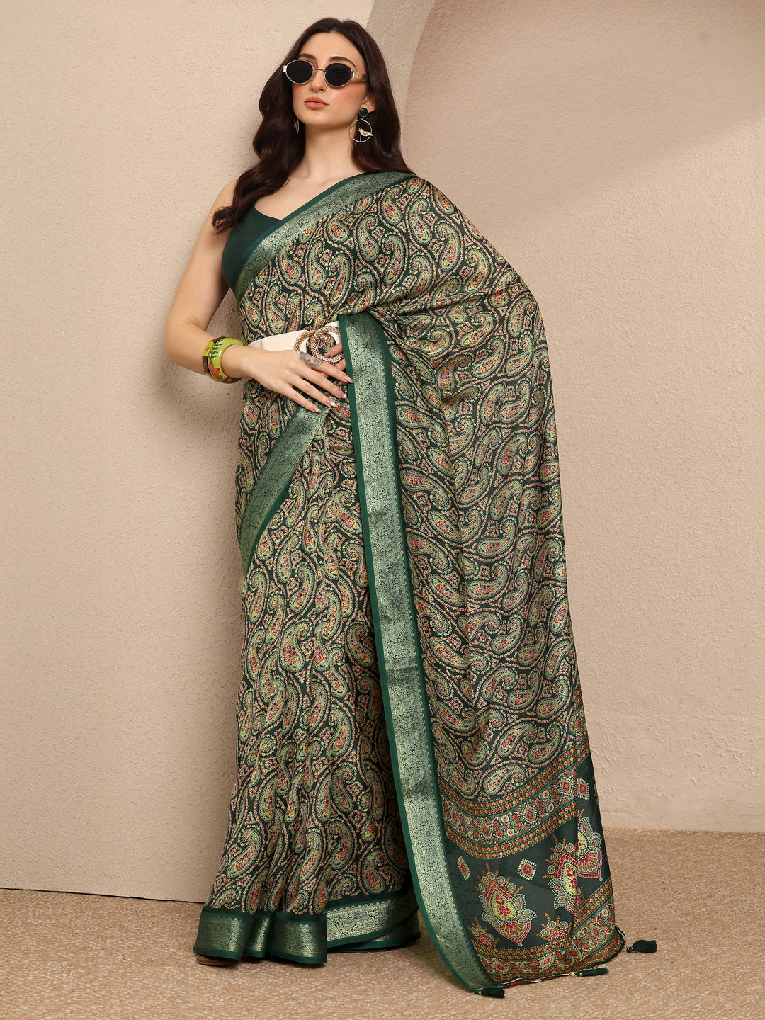Green Paisley Printed Silk Blend Saree With Unstitched Blouse Piece