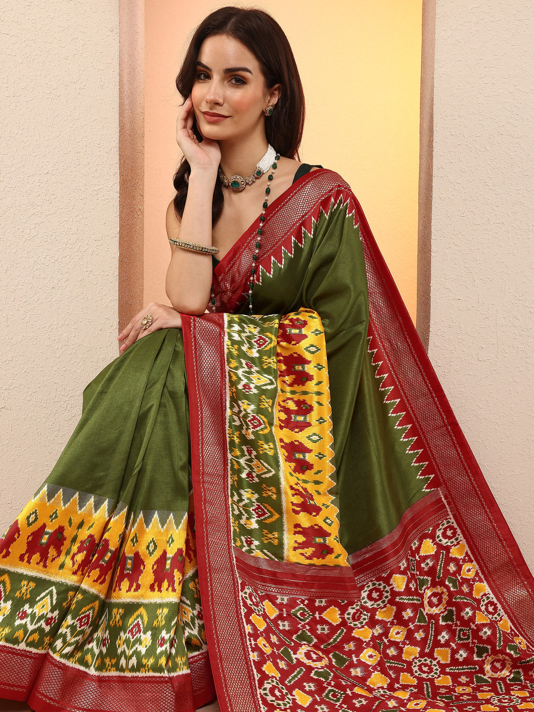 Green Printed Silk Blend Sarees With Unstitched Blouse Piece