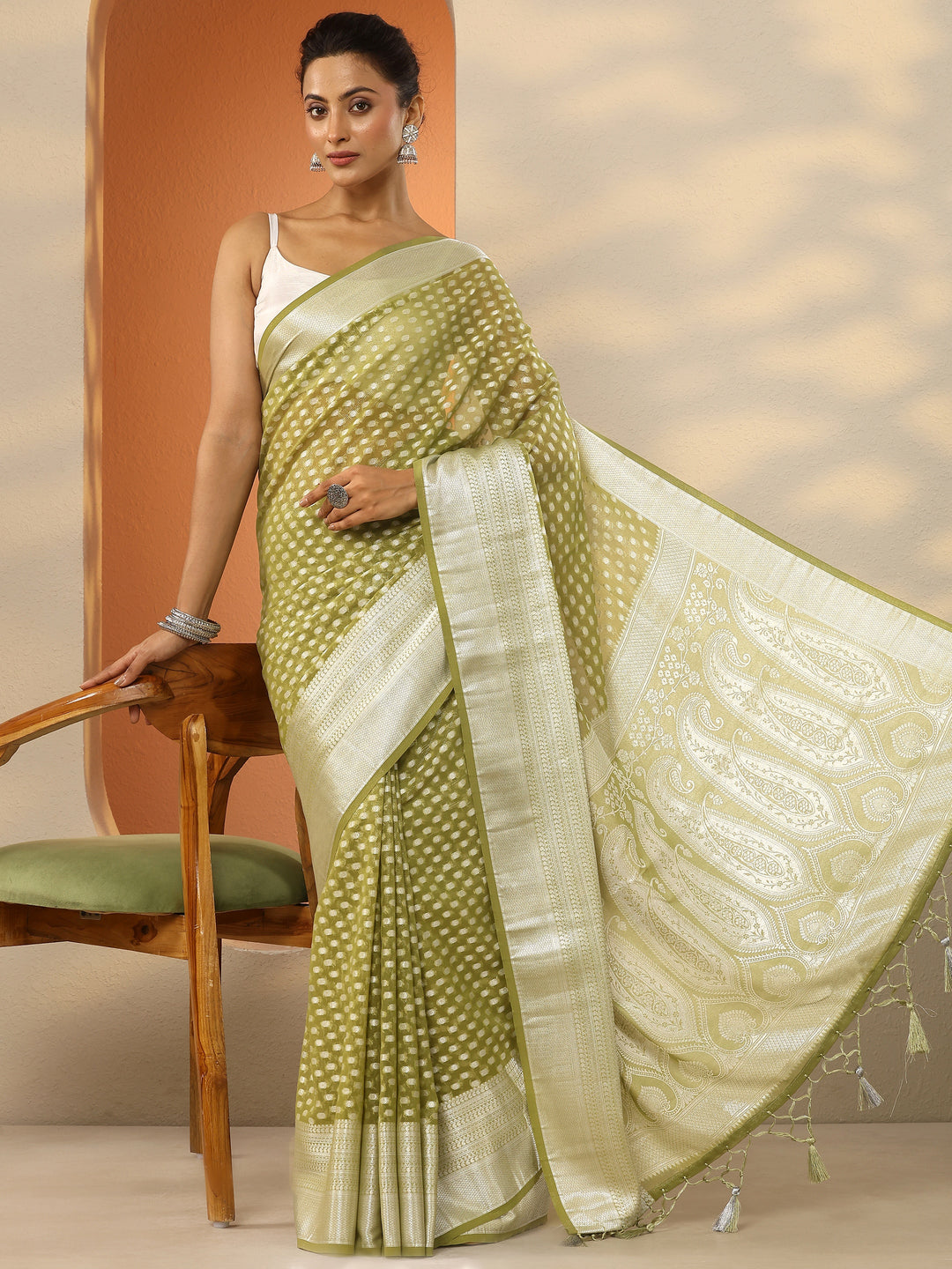 Green Woven Design Pure Georgette Saree With Unstitched Blouse Piece