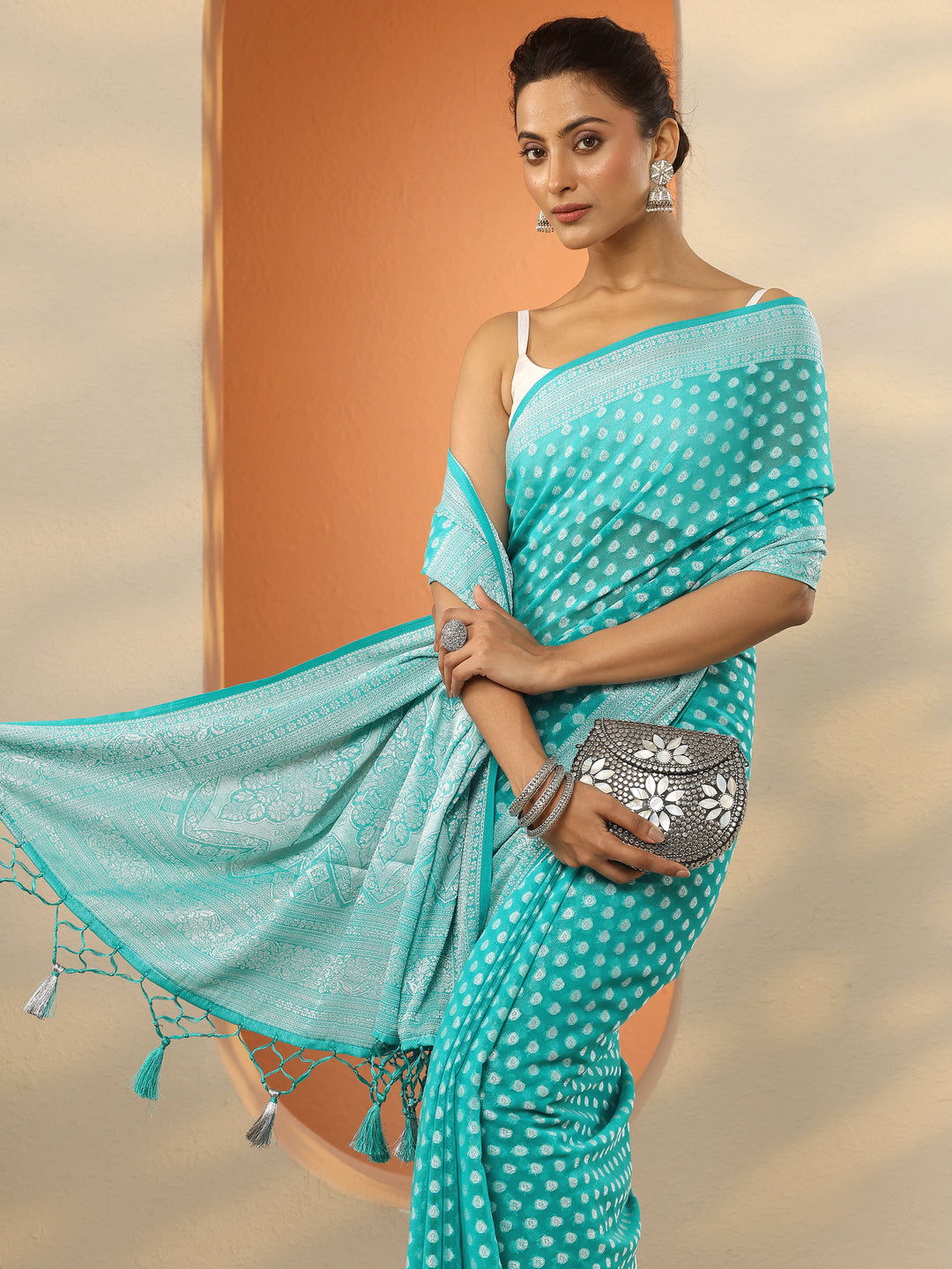 Green Woven Design Pure Georgette Saree With Unstitched Blouse Piece