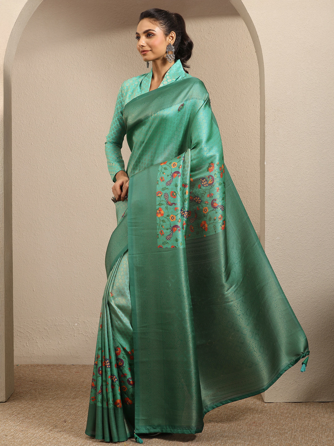 Green Woven Design Silk Blend Saree With Unstitched Blouse Piece