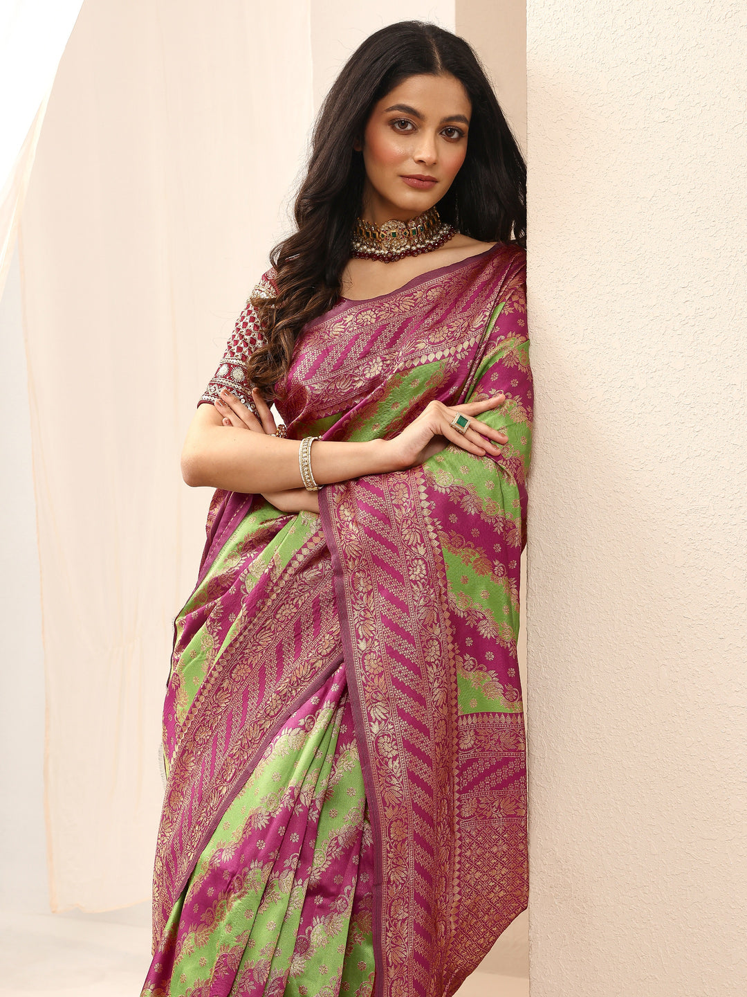 Green Woven Design Silk Blend Sarees With Unstitched Blouse Piece