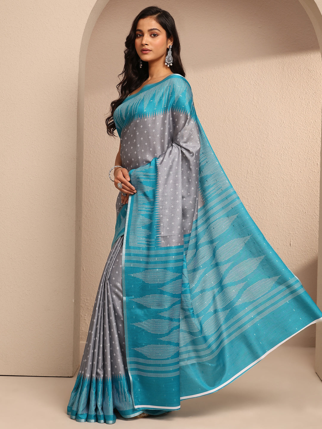 Grey Ikat Woven Design Silk Blend Saree With Unstitched Blouse Piece