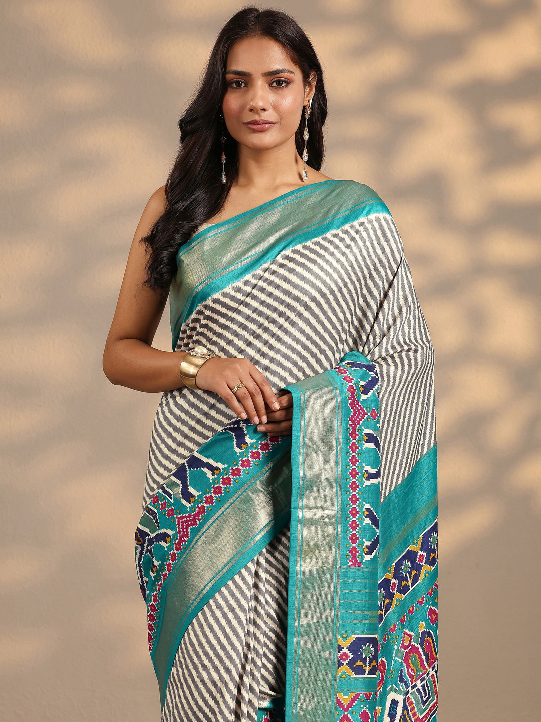 Grey Leheriya Printed Silk Blend Saree With Unstitched Blouse Piece