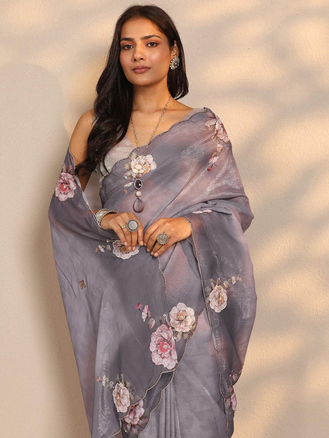 Grey Printed Silk Blend Saree With Unstitched Blouse Piece