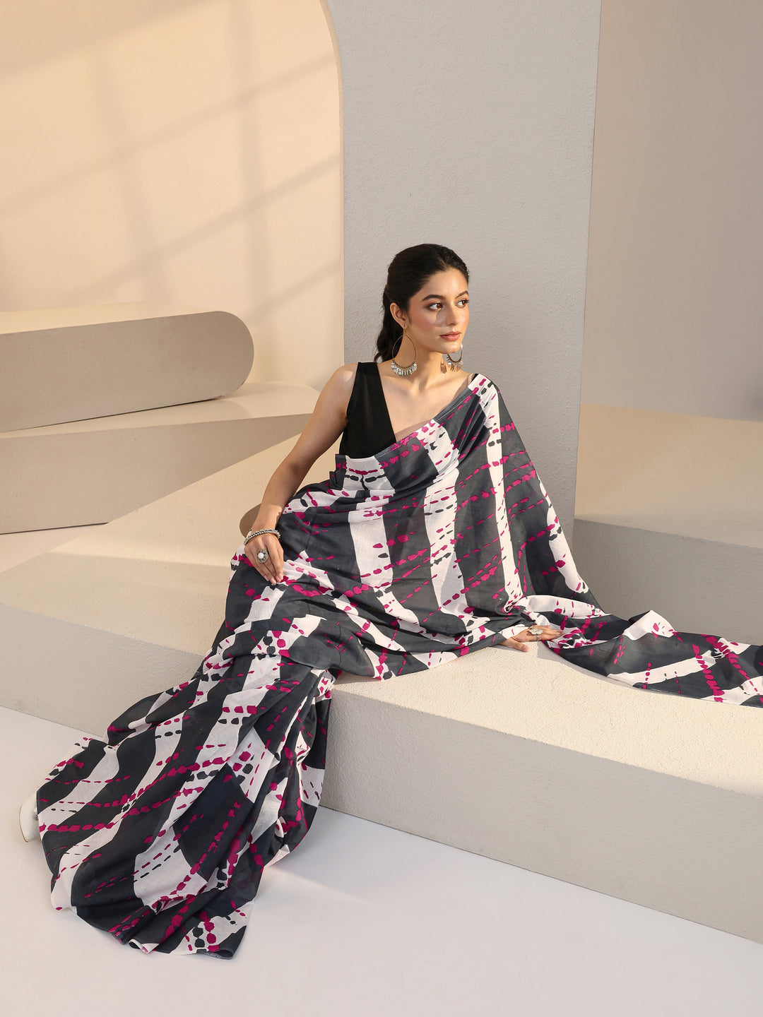  Grey Geometric Print Cotton Saree 