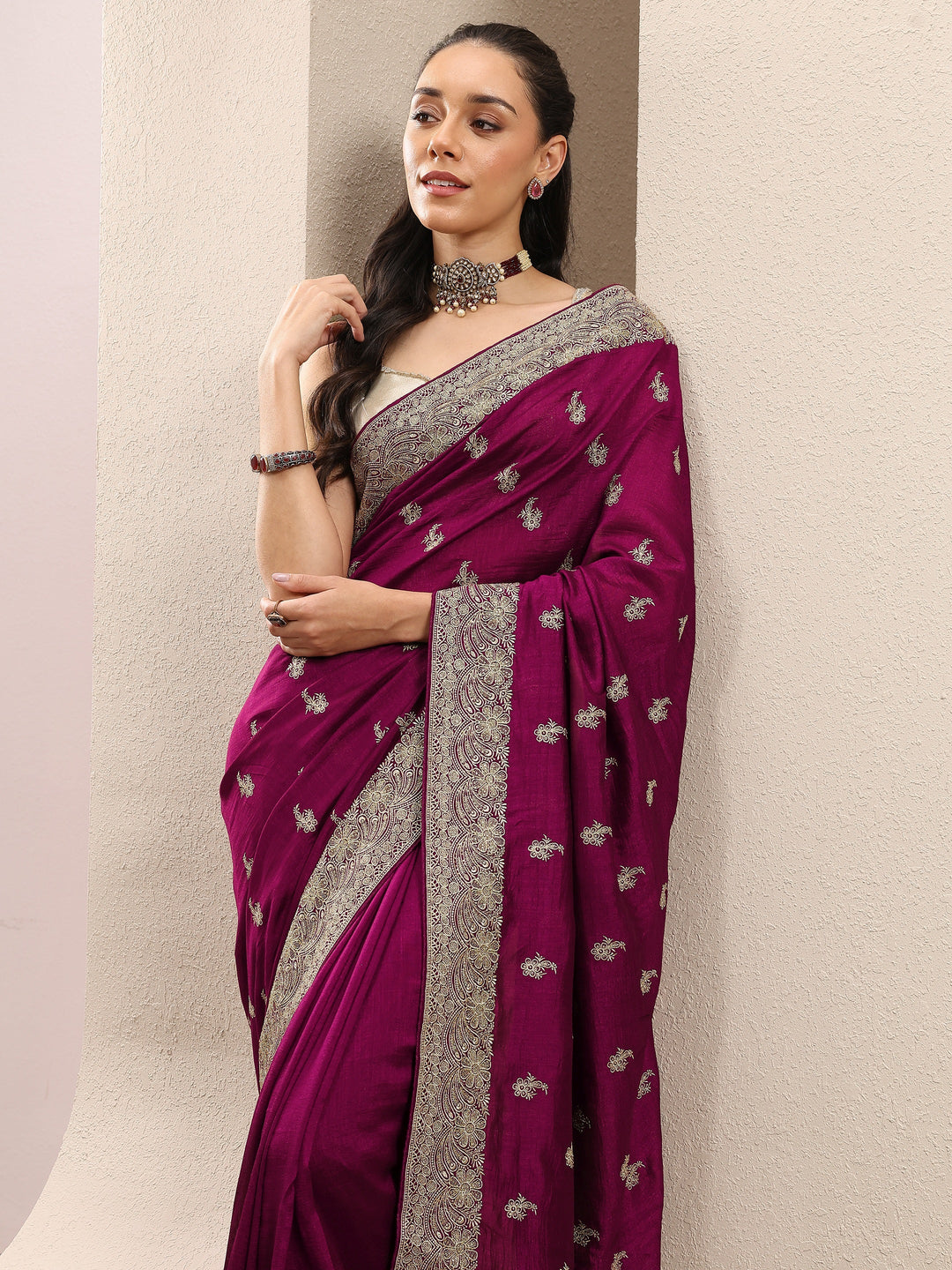 Magenta Embroidered Silk Blend Saree With Unstitched Blouse Piece