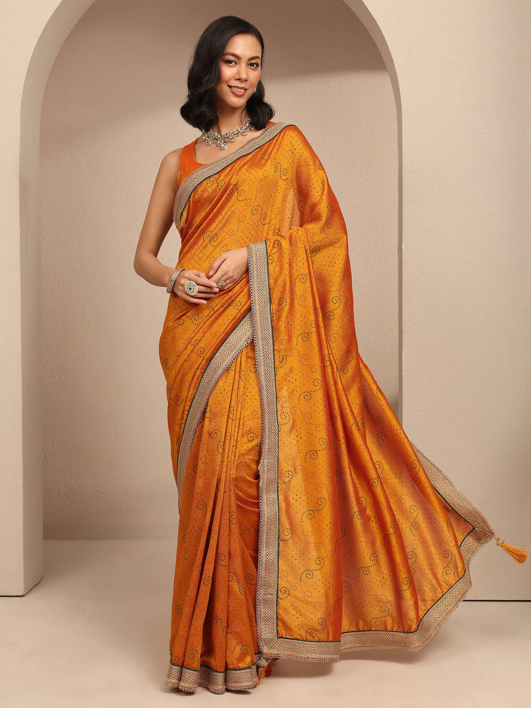 Mustard Bandhani Printed Silk Blend Saree With Unstitched Blouse Piece