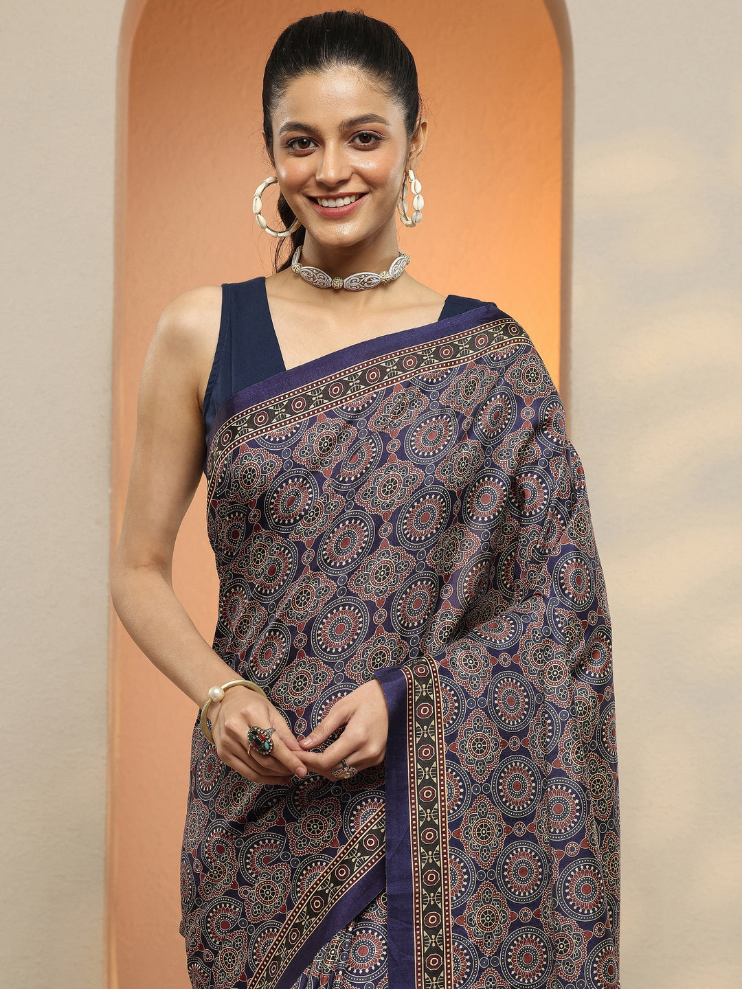 Navy Blue Printed Silk Blend Saree With Unstitched Blouse Piece