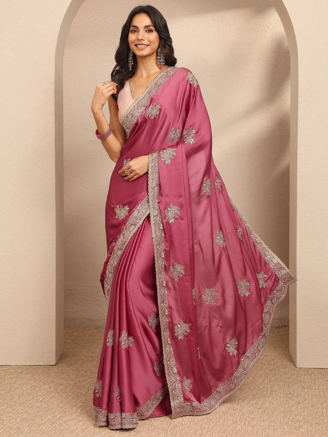 Peach Embroidered Silk Blend Saree With Unstitched Blouse Piece