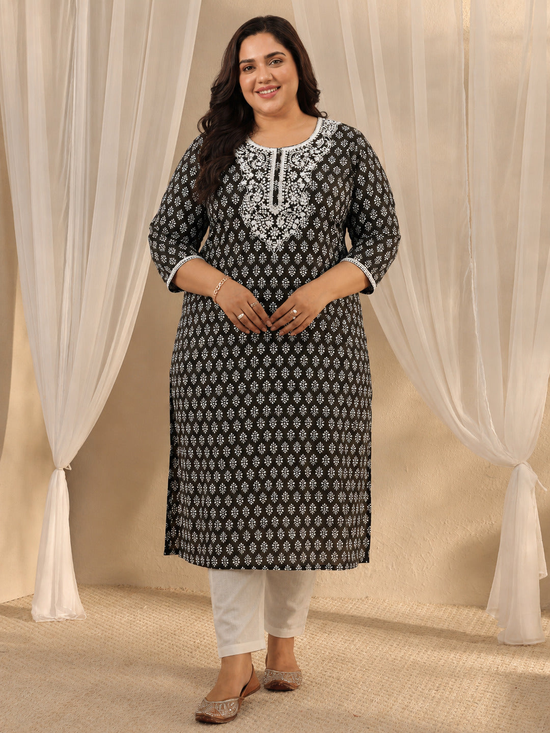 libas Plus Size Black Ethnic Motif Printed Cotton Straight Kurta-picture-10