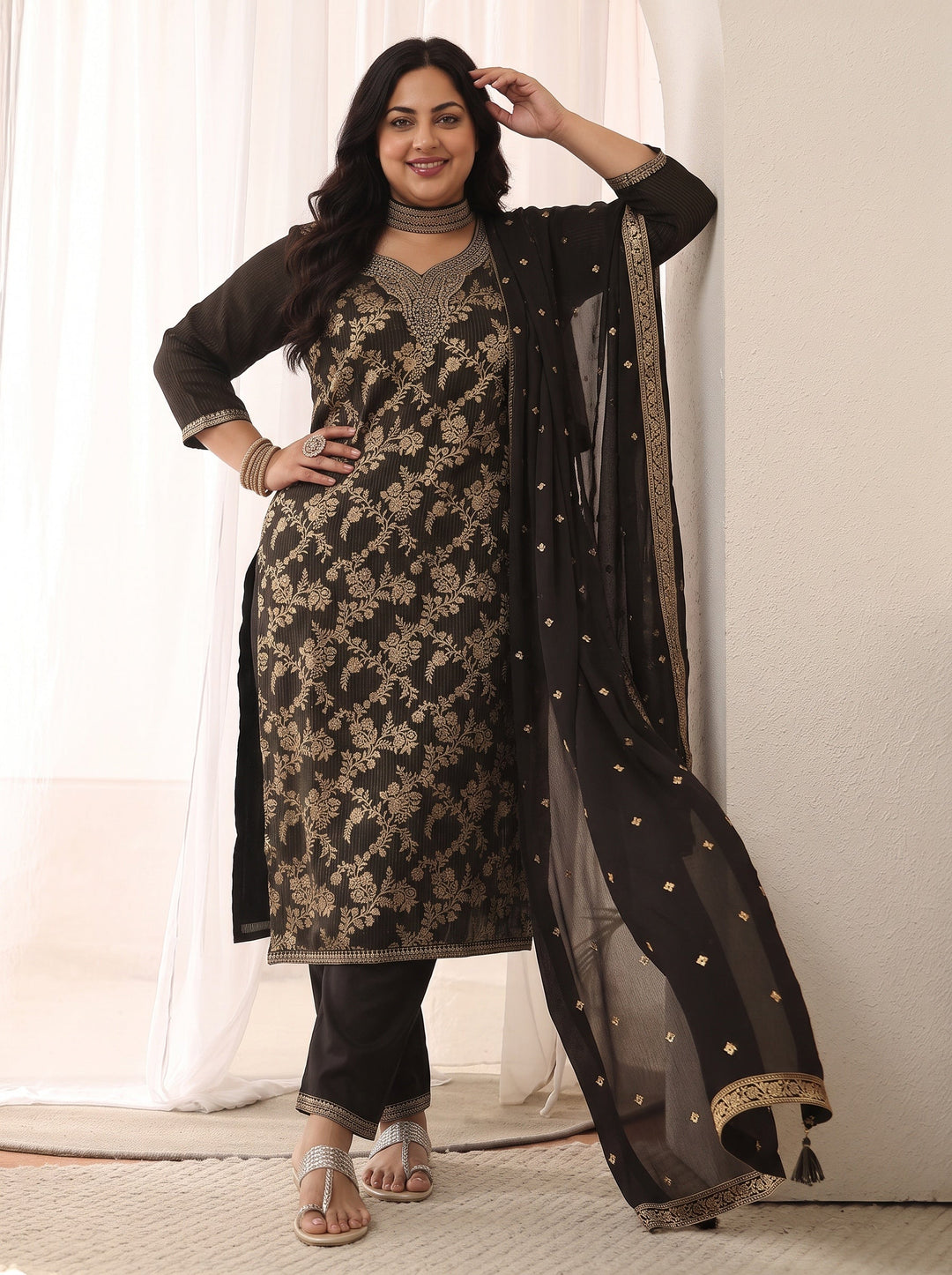  Plus Size Black Floral Embroidered Silk Blend Straight Suit Set 