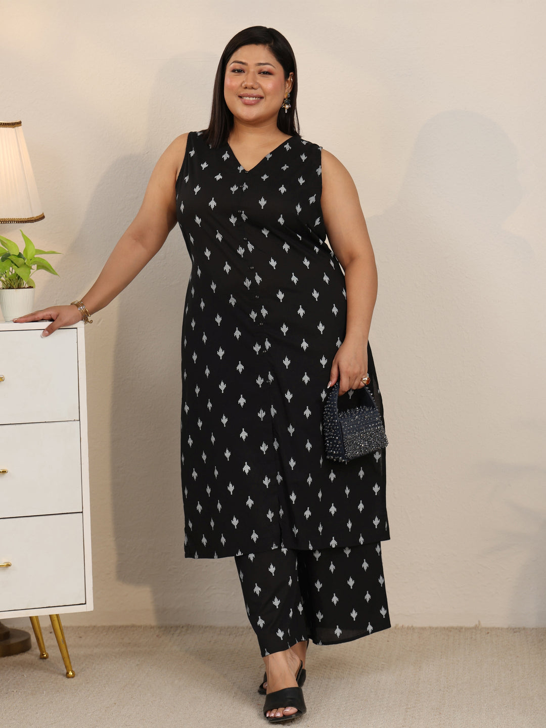  Plus Size Black Floral Printed Cotton Blend Straight Kurta Set 