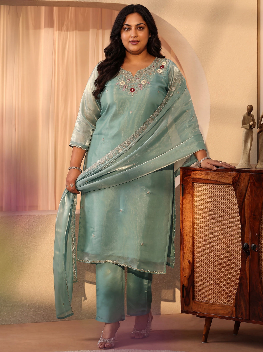  Plus Size Blue Floral Embroidered Tissue Straight Suit Set 