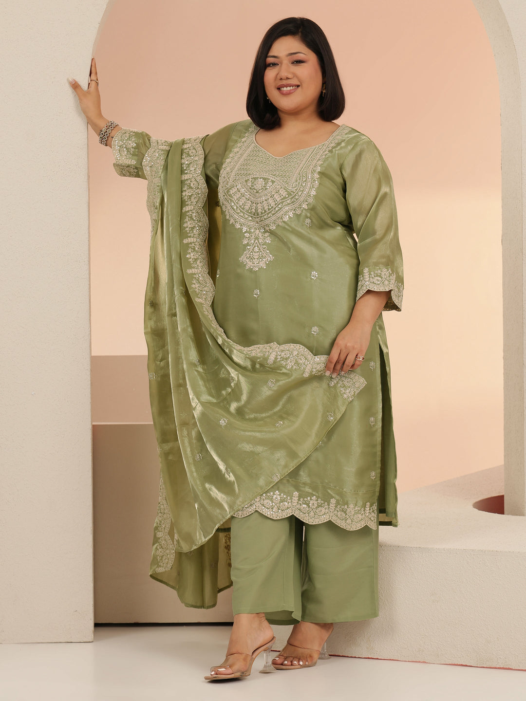  Plus Size Green Floral Embroidered Tissue Straight Suit Set 