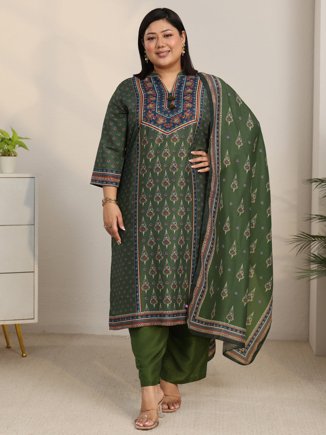  Plus Size Olive Green Printed Muslin Straight Suit Set 